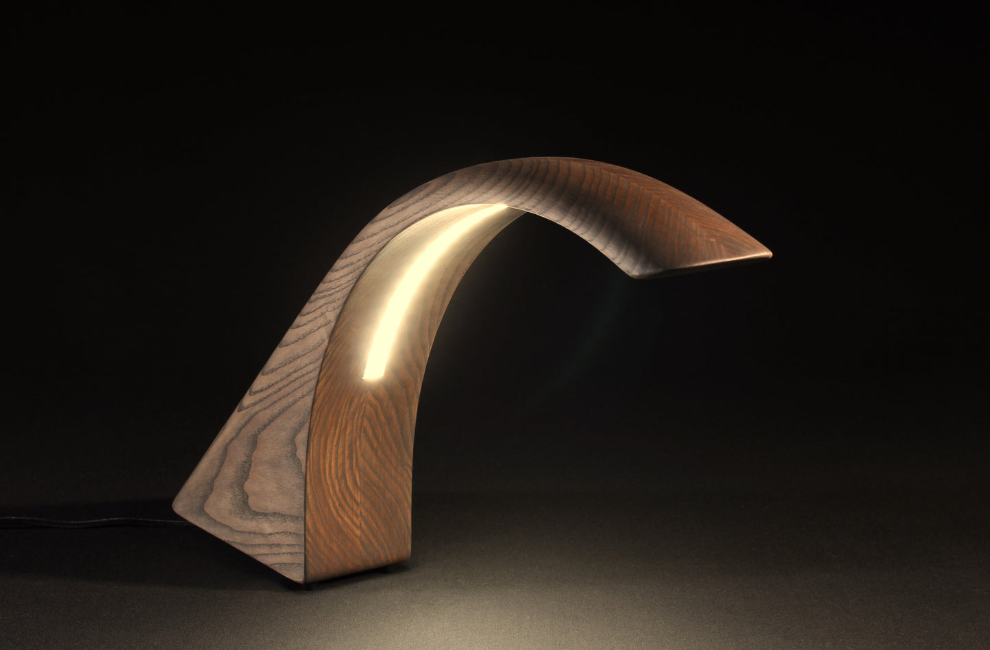 Solid wood decoration representing a Delahaye 135S lamp, created by Stéphane Carton from Atelier Stéphane Carton, woodworker & cabinetmaker.
Limited edition of 25, ash wood, lounge or desk format Personalization possible.
Perfect for vintage automotive lamp lovers, classic cars enthusiasts and Delahaye owners. 3/4 light view.