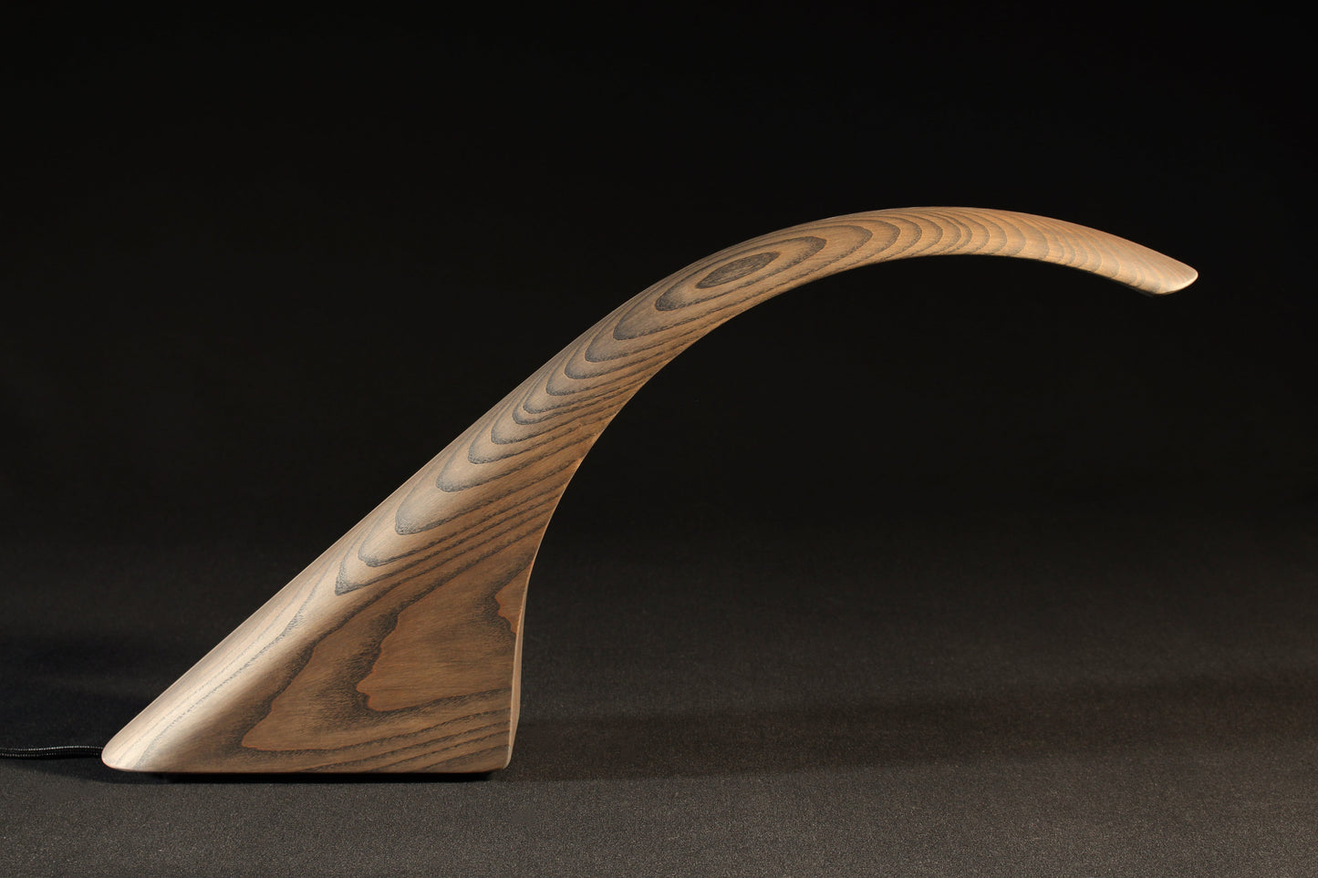 Solid wood decoration representing a Delahaye 135S lamp, created by Stéphane Carton from Atelier Stéphane Carton, woodworker & cabinetmaker.
Limited edition of 25, ash wood, lounge or desk format Personalization possible.
Perfect for vintage automotive lamp lovers, classic cars enthusiasts and Delahaye owners. Side view.