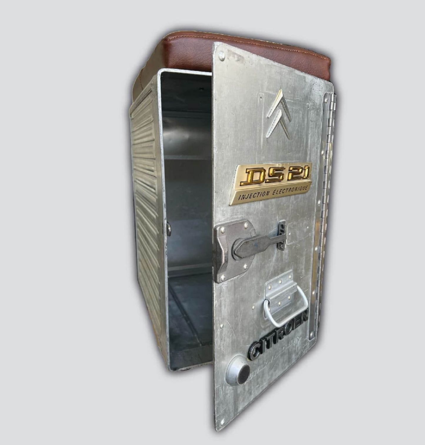 CUSTOMIZED AUTOMOTIVE & AIRCRAFT STOOL