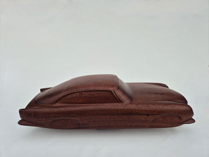 SCULPTURE ASTON MARTIN DB5 JAMES BOND EN BOIS