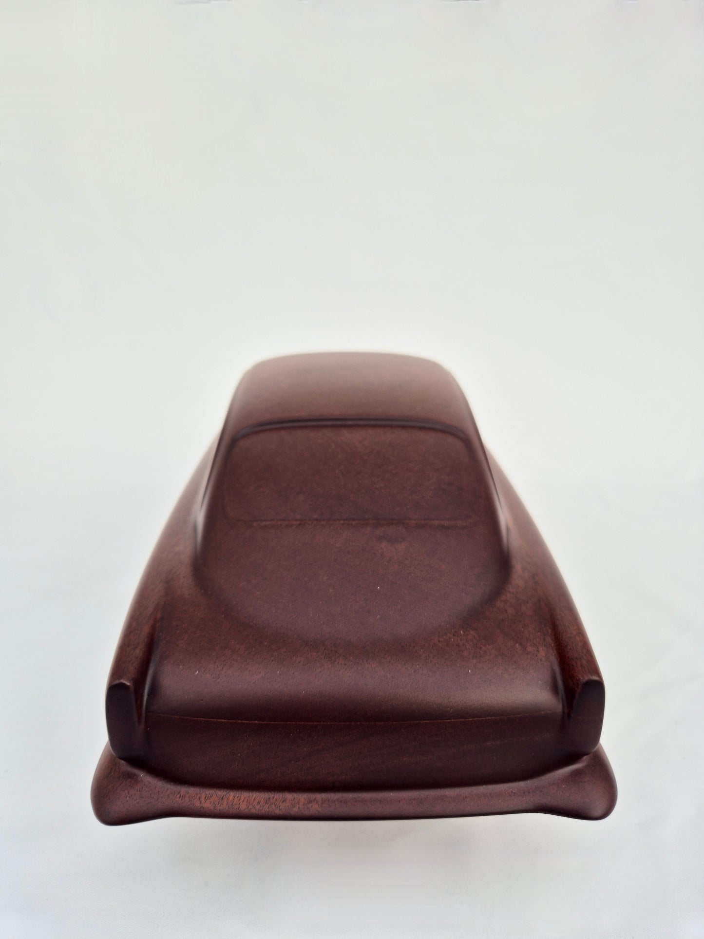 SCULPTURE ASTON MARTIN DB5 JAMES BOND EN BOIS