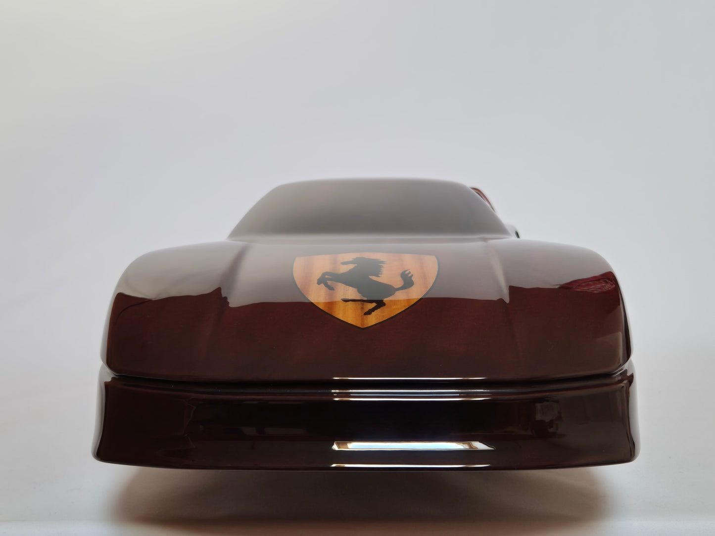 SCULPTURE FERRARI F40 EN BOIS