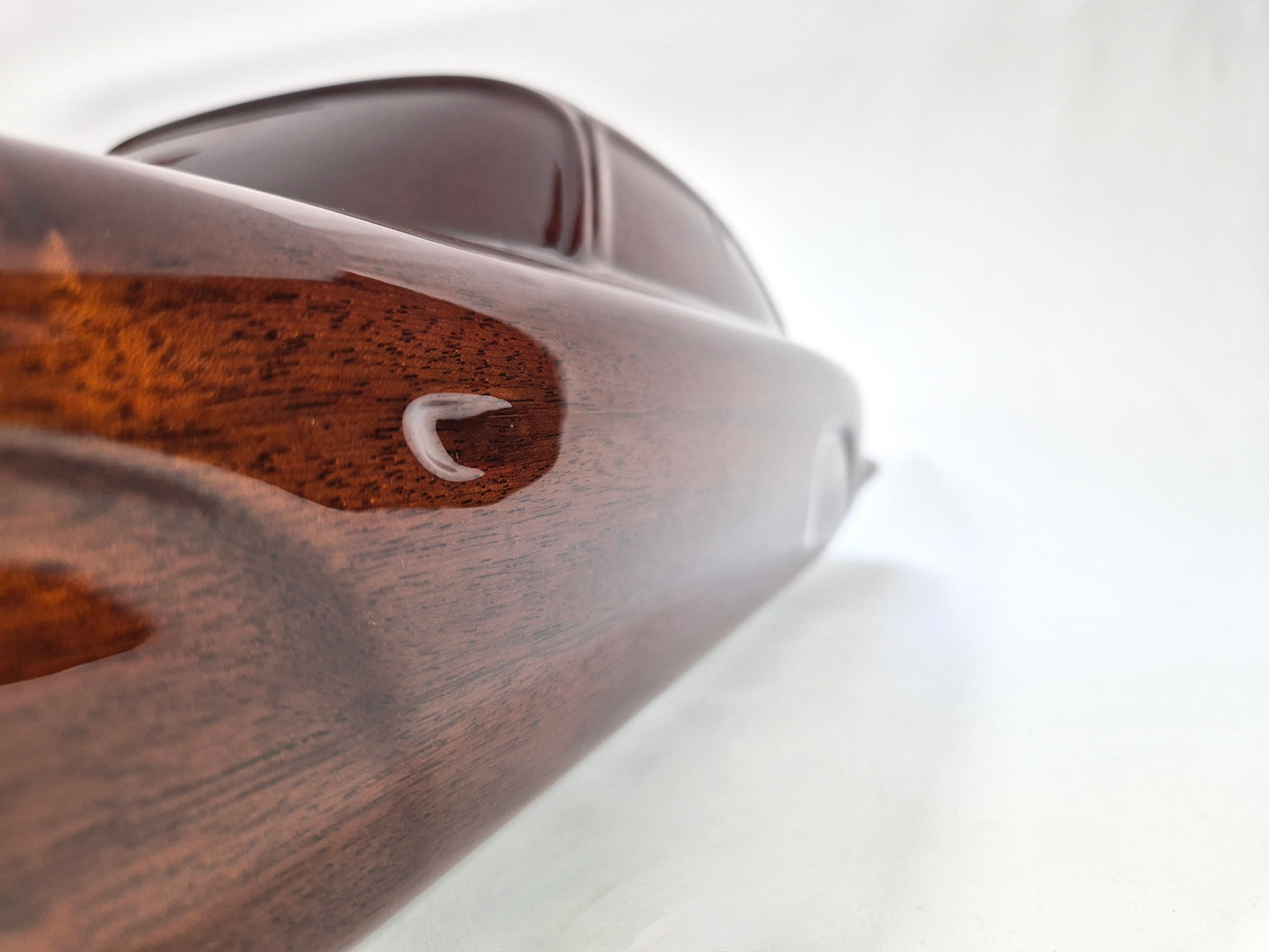 SCULPTURE ASTON MARTIN DB5 JAMES BOND EN BOIS