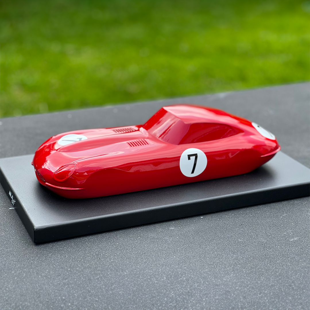 JAGUAR E-TYPE "ICON OF SPEED"