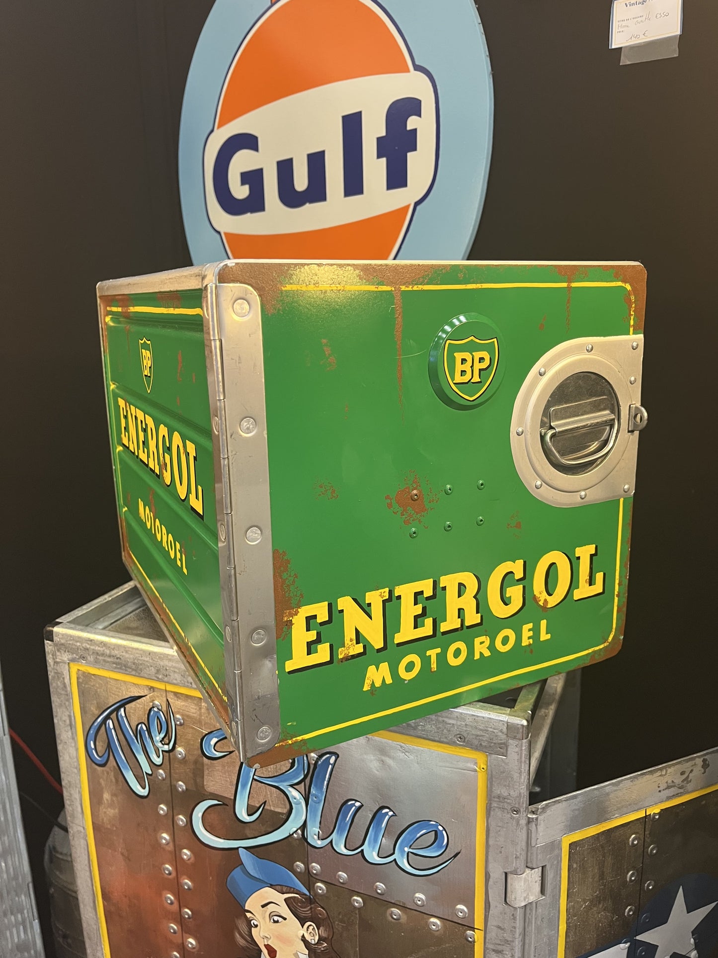 BP yellow green custom automotive galley box, created by Mathieu Ollevier from Vintage Addict, limited edition of 8, 40x28x28 cm format. Front view showcasing the handpainted detail, a collector’s piece for automotive, vintage and aviation enthusiasts.