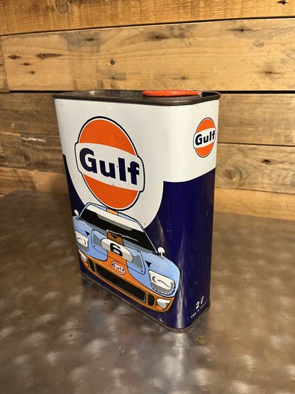 Ford GT 40 Gulf hand-painted custom vintage automotive vintage automotive oil can, created by Mathieu Ollevier from Vintage Addict, limited edition of 10, 23x17 cm format. Left view showcasing the handpainted detail, a collector’s piece for automotive, vintage and art enthusiasts.