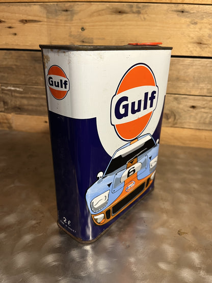 Ford GT 40 Gulf hand-painted custom vintage automotive vintage automotive oil can, created by Mathieu Ollevier from Vintage Addict, limited edition of 10, 23x17 cm format. Right view showcasing the handpainted detail, a collector’s piece for automotive, vintage and art enthusiasts.