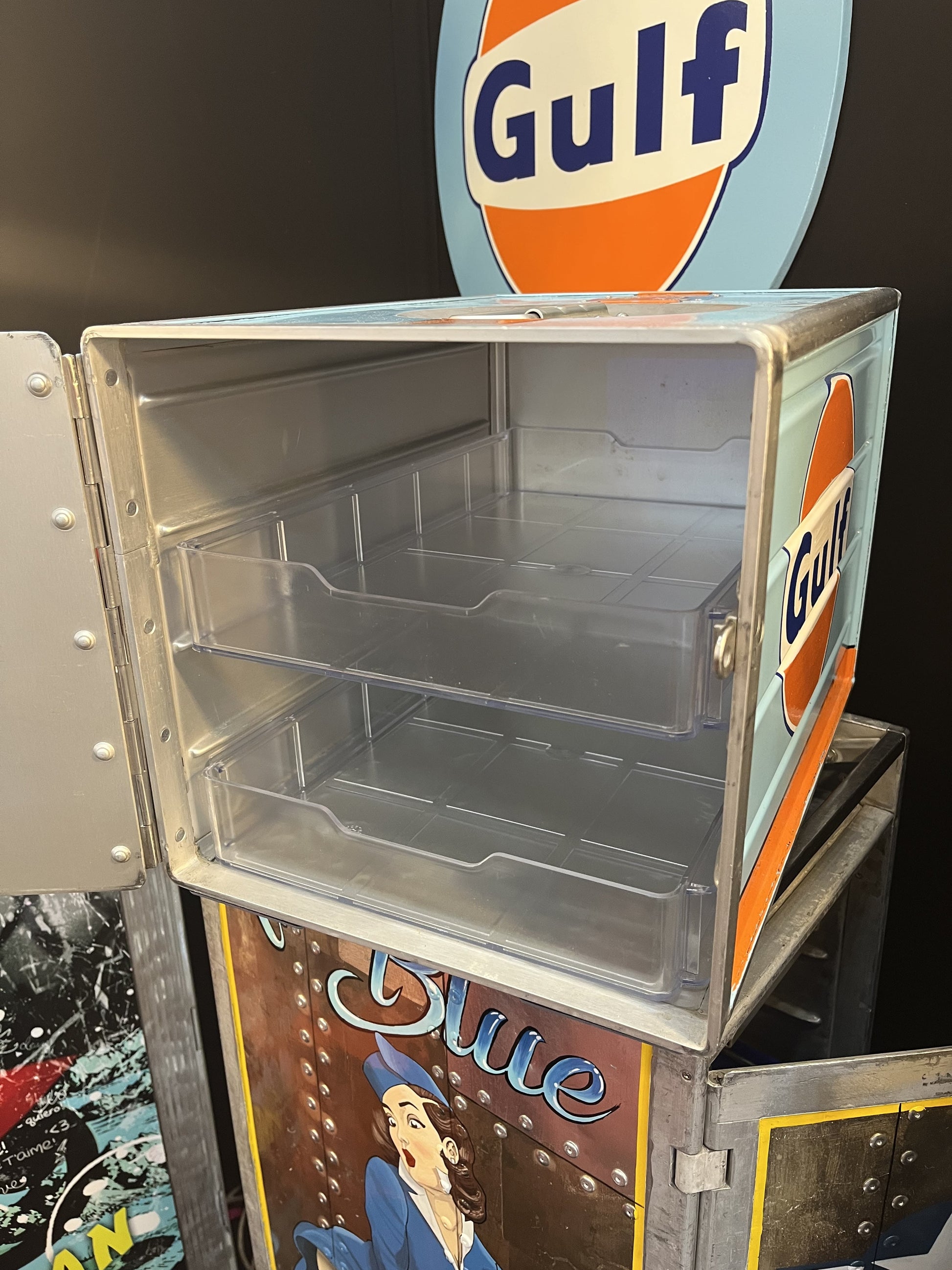 Gulf orange blue hand-painted custom automotive galley box, created by Mathieu Ollevier from Vintage Addict, limited edition of 8, 40x28x28 cm format. Inside view showcasing the handpainted detail, a collector’s piece for automotive, vintage and aviation enthusiasts.