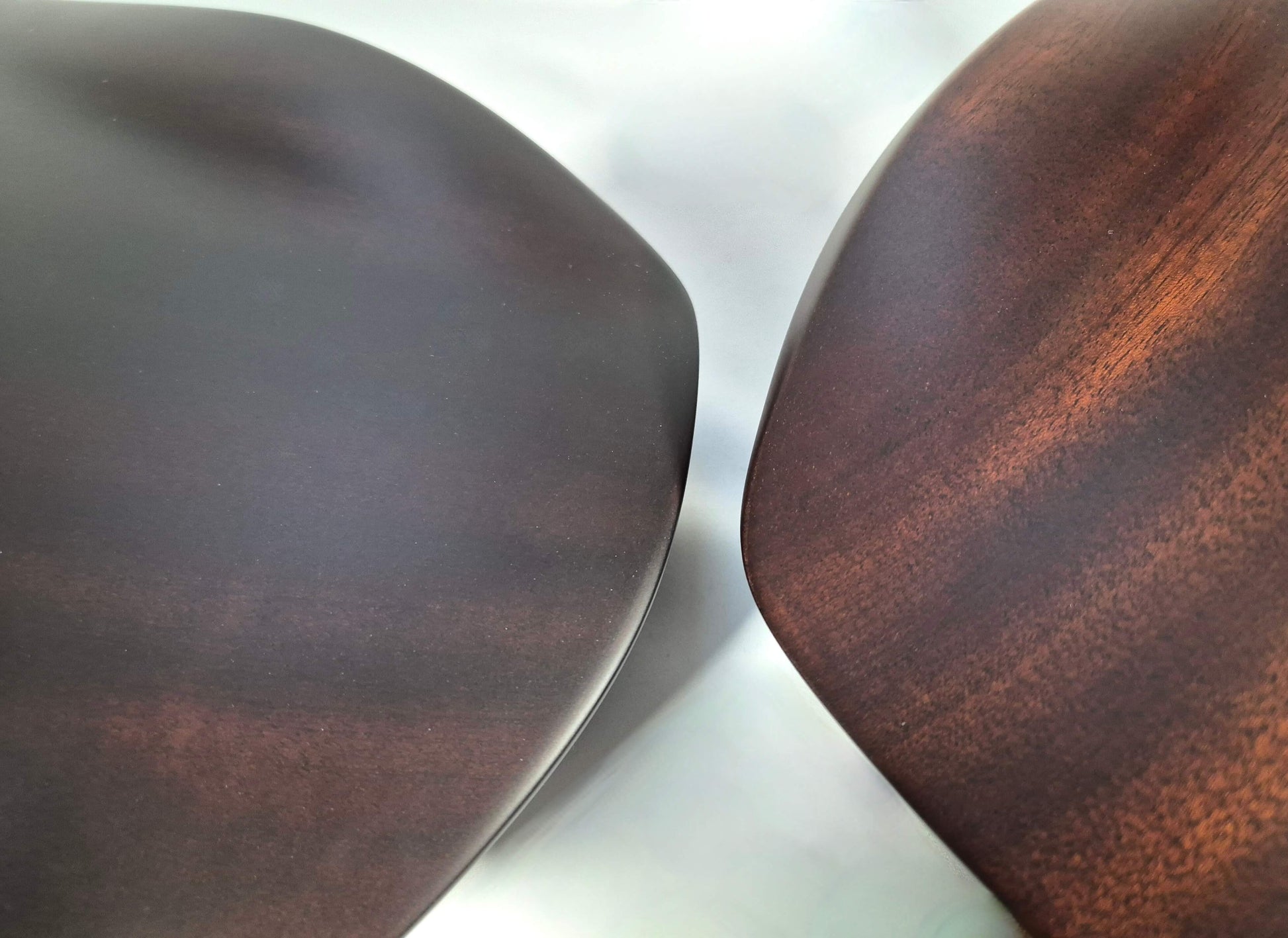 Comparative close-up on the noses of two solid mahogany sculptures representing a Lamborghini Miura, created by David Voisin from Maison V&P, limited edition, 30x66 cm. Natural matte and ebony matte finishes. Collector’s pieces for automotive and fine craftsmanship enthusiasts.