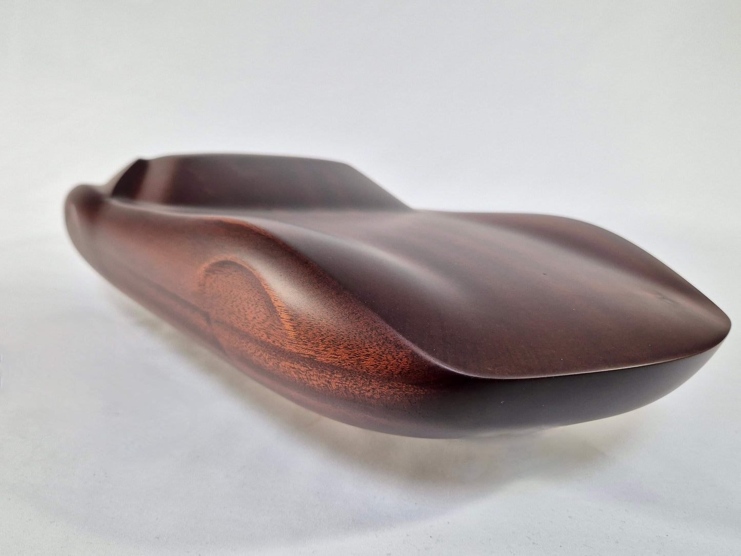 Solid mahogany sculpture with natural matte finish representing a Lamborghini Miura, created by David Voisin from Maison V&P, limited edition, 30x66 cm format. Front right view capturing the iconic front end and elegant proportions of this legendary supercar, a collector’s piece for automotive and fine craftsmanship enthusiasts.
