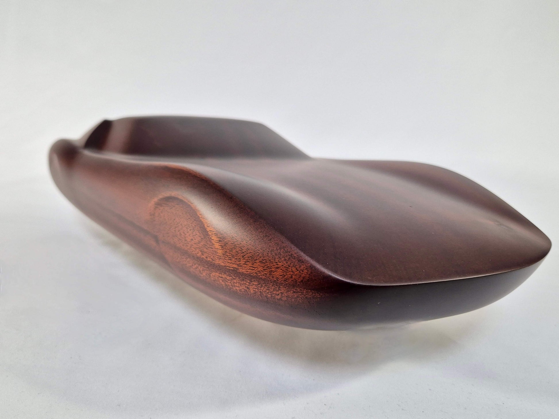 Solid mahogany sculpture with natural matte finish representing a Lamborghini Miura, created by David Voisin from Maison V&P, limited edition, 30x66 cm format. Front right view capturing the iconic front end and elegant proportions of this legendary supercar, a collector’s piece for automotive and fine craftsmanship enthusiasts.