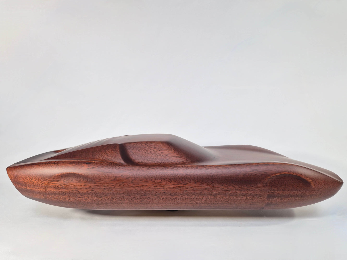 Solid mahogany sculpture with natural matte finish representing a Lamborghini Miura, created by David Voisin from Maison V&P, limited edition, 30x66 cm format. Right side view showcasing the elegant silhouette and iconic curves of this legendary supercar, a collector’s piece for automotive and fine craftsmanship enthusiasts.