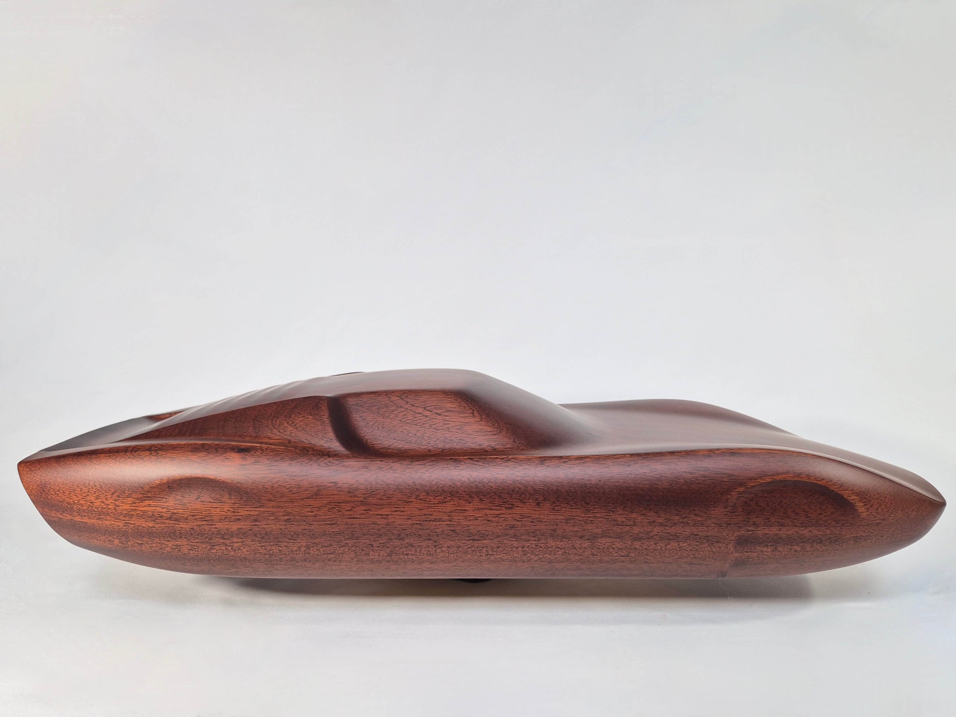 Solid mahogany sculpture with natural matte finish representing a Lamborghini Miura, created by David Voisin from Maison V&P, limited edition, 30x66 cm format. Right side view showcasing the elegant silhouette and iconic curves of this legendary supercar, a collector’s piece for automotive and fine craftsmanship enthusiasts.