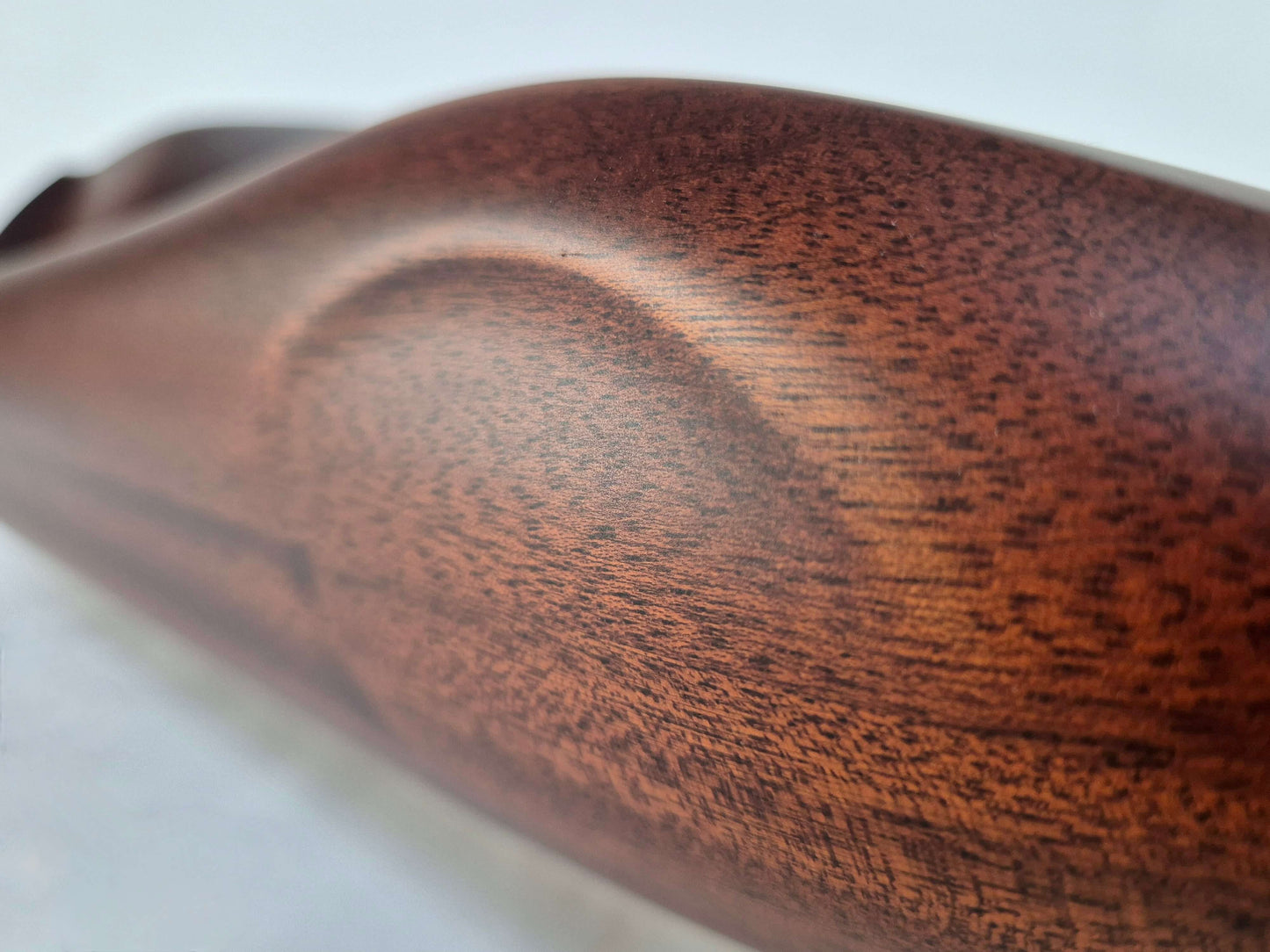 Solid mahogany sculpture with natural matte finish representing a Lamborghini Miura, created by David Voisin from Maison V&P, limited edition, 30x66 cm format. Close-up of the wheel highlighting the meticulous detailing and the finesse of the artisanal craftsmanship, a collector’s piece for automotive and fine craftsmanship enthusiasts.